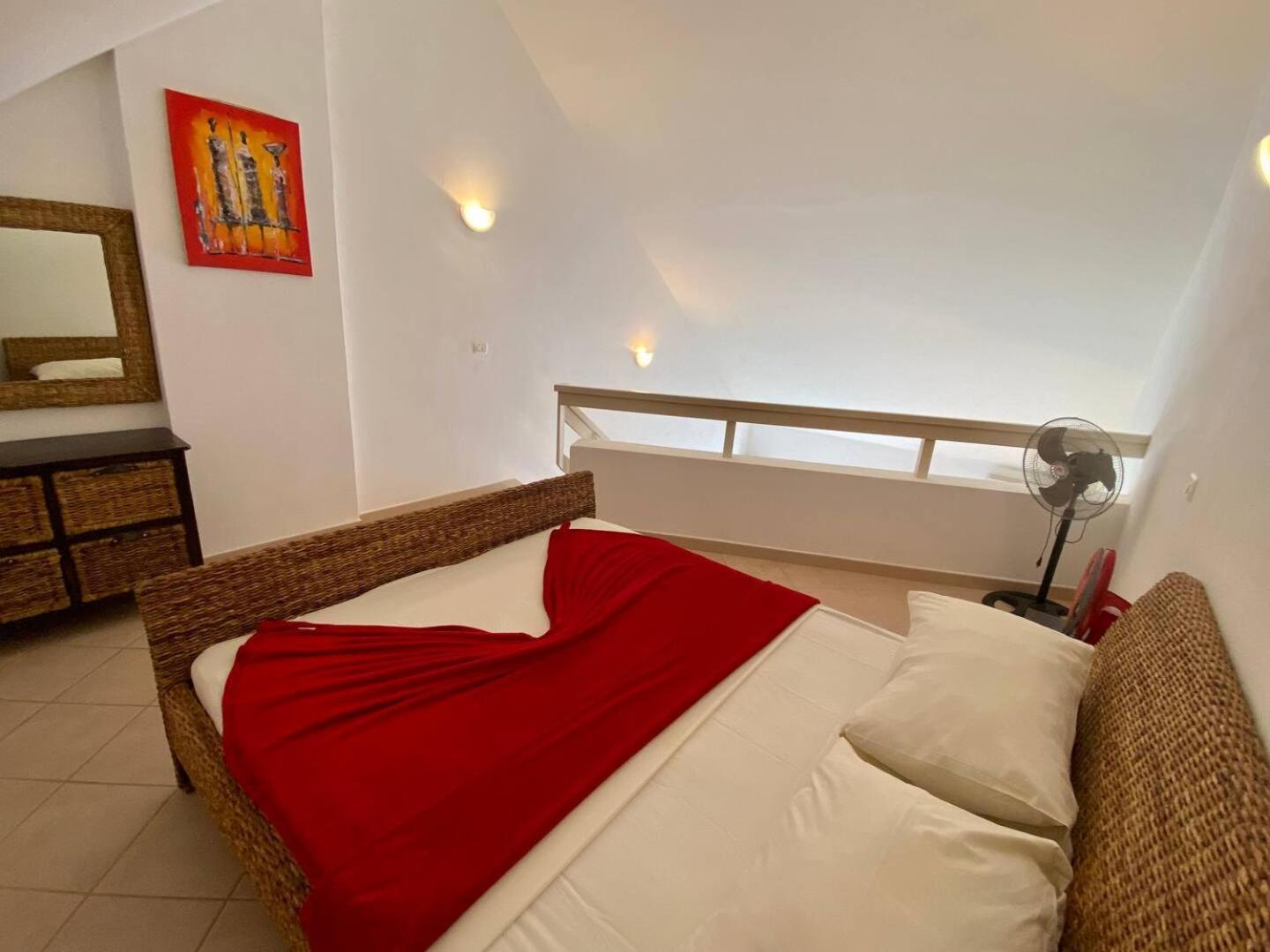 Leme Bedje Two Bedroom - By Bobbywashere Santa Maria Exterior photo